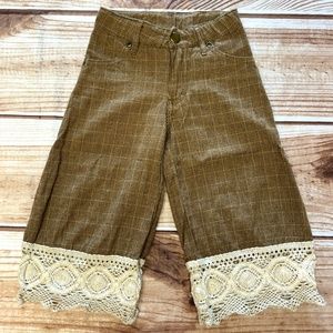 Persnickety Lace trimmed Pants- Capri  - 100% Cotton - Size 2T - LIKE NEW